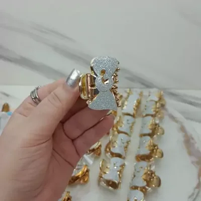 کلیپس طلایی اکلیلی
